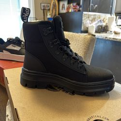 Dr.Marten Combs w Women’s Shoes 