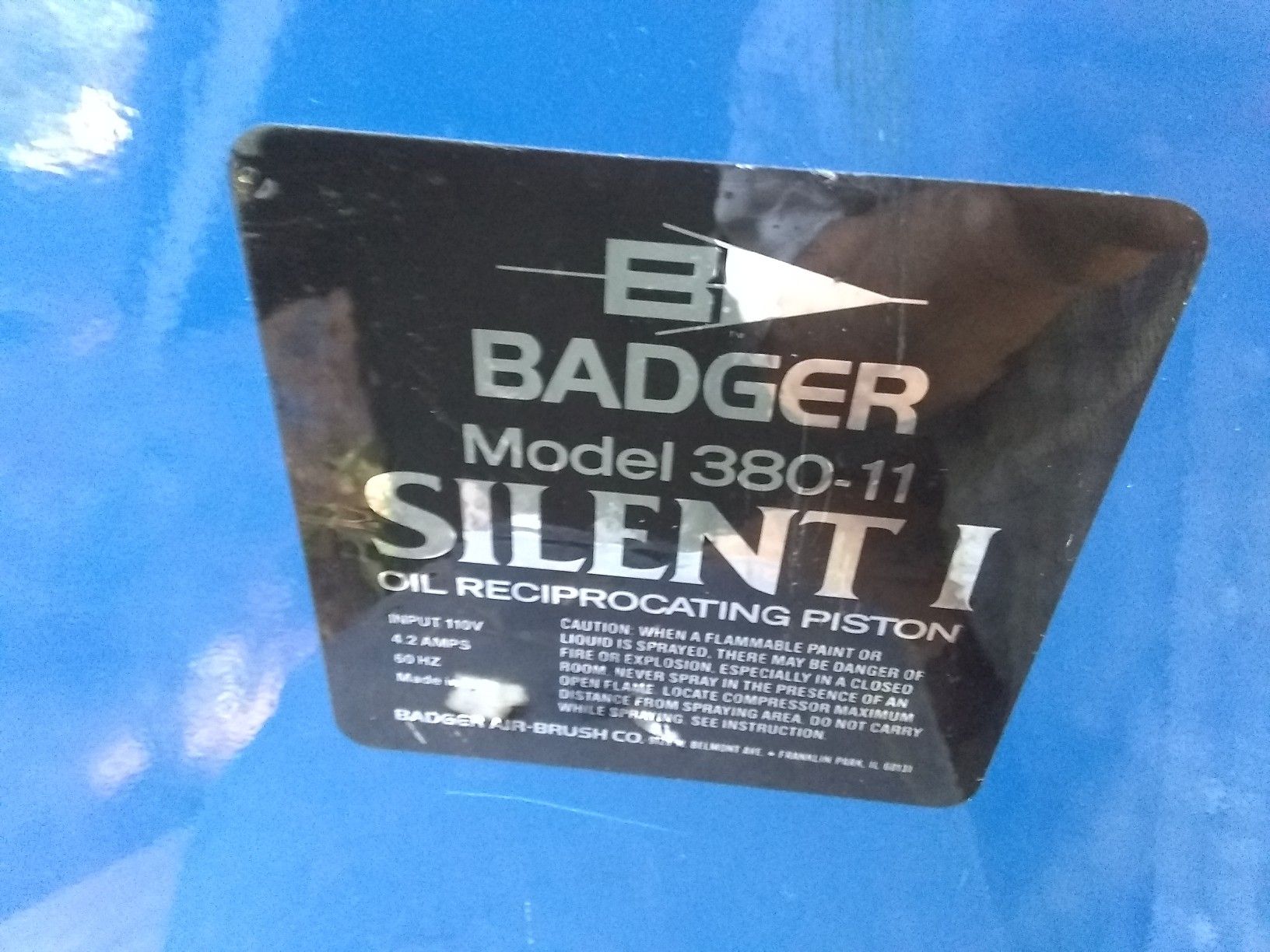 Badger Model 380-11 airbrush silent compressor