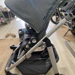 Uppababy Cruz Stroller and Mesa Car seat Set