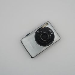 Canon PowerShot SD750 Silver 7.1MP Digital Camera 