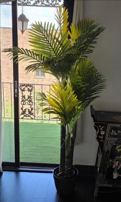 Six foot Artificial Areca Palm Tree - Excellent condition