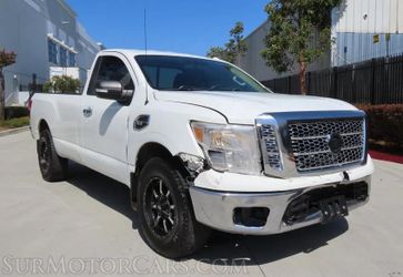 2017 Nissan TITAN