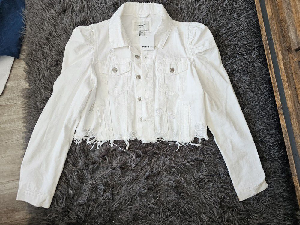 NWT Forever 21 White Crop Jean Jacket sz L in perfect condition