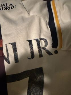 real madrid vini shirt