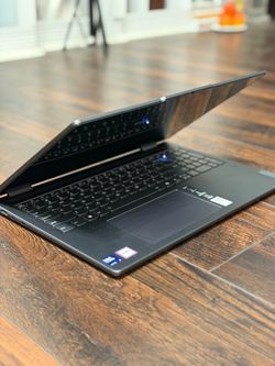 Lenovo Yoga 2-in-1 Touchscreen Laptop – 16GB RAM / 1TB SSD