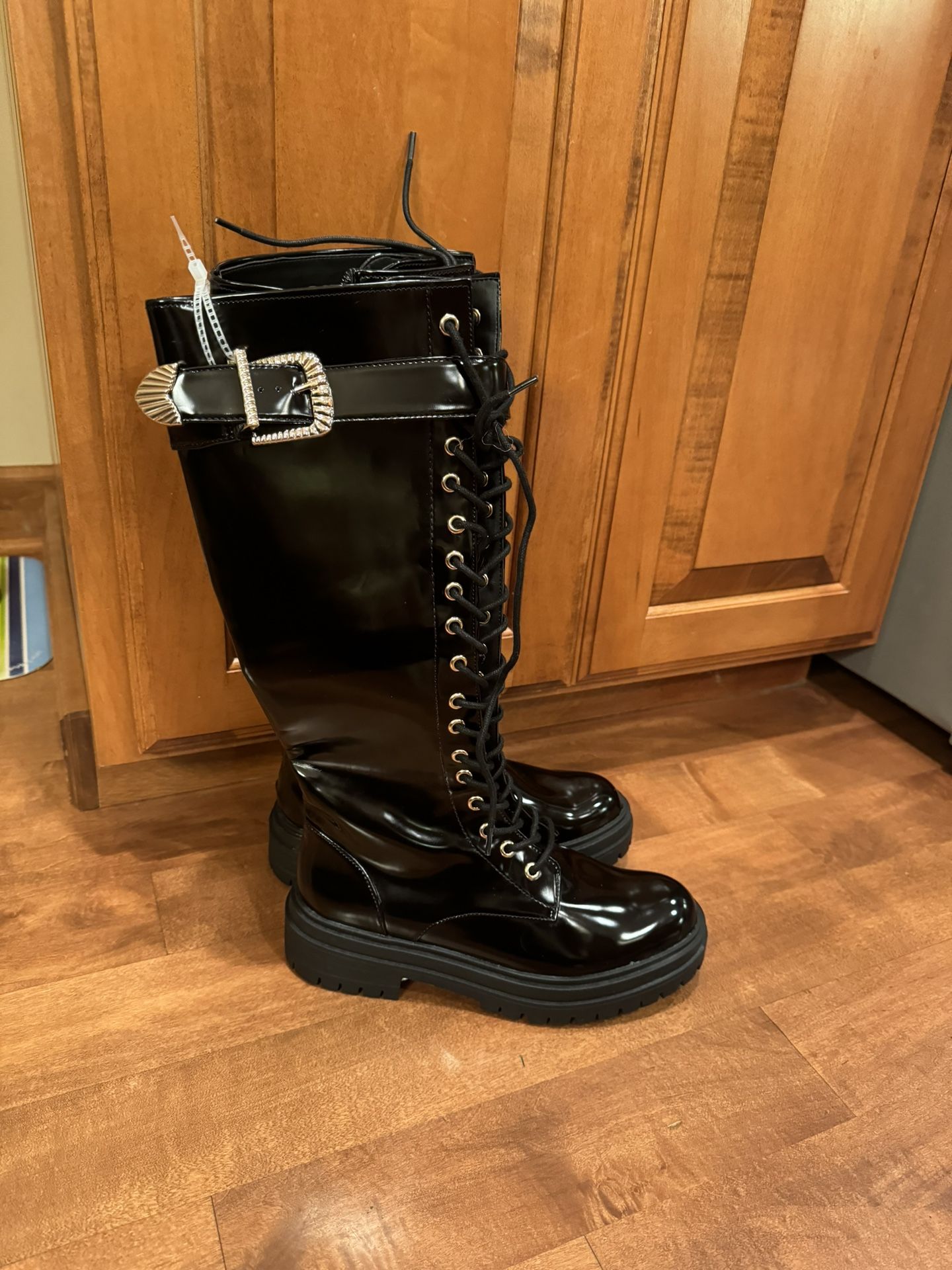 Woman’s New Gianni Bini Boots Shipping Available