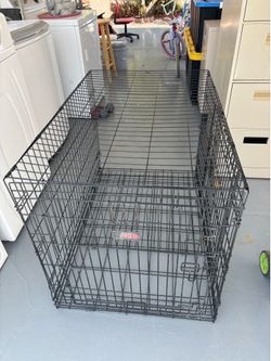 LARGE DOG KENNEL$35.00 NO TRAY