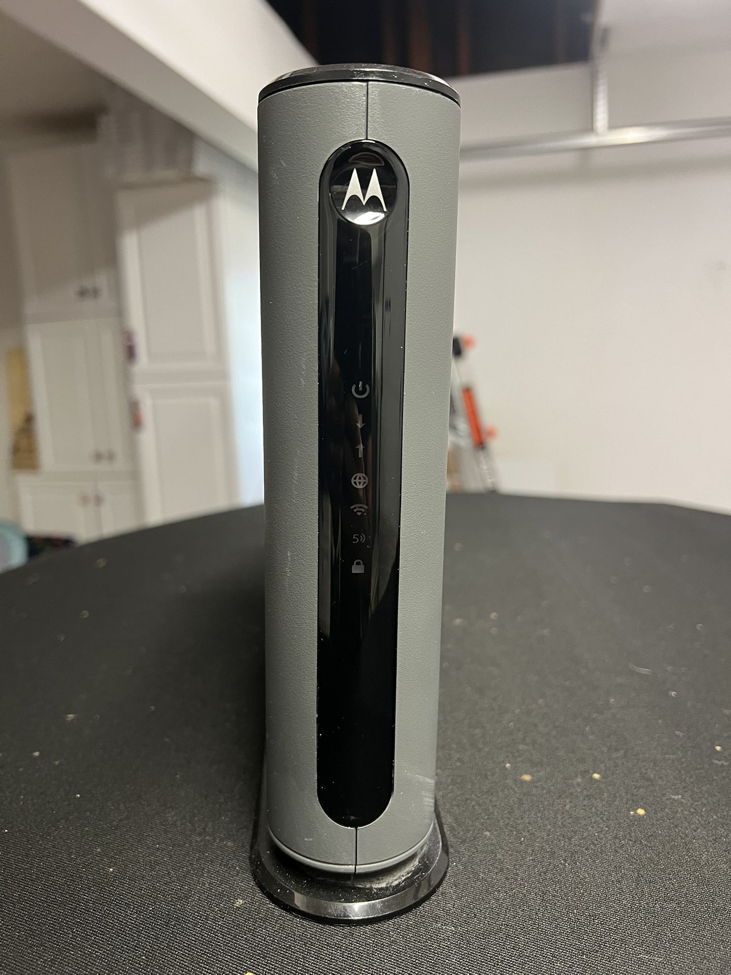 Motorola MG7700 Modem WiFi Router Combo 