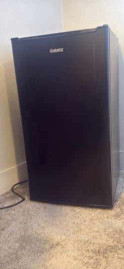 Mini fridge
