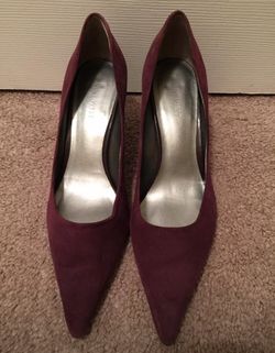Size 7 Nine West purple suede heels
