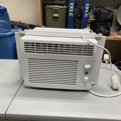 GE Window Air Conditioner - Small 