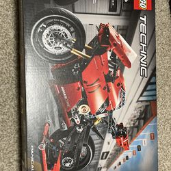 LEGO TECHNIC: Ducati Panigale V4 R (42107) - Bad Box
