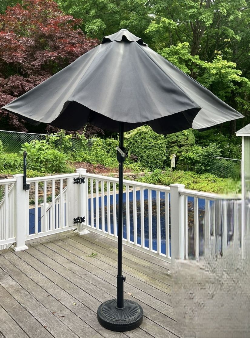 Outdoor Patio Umbrella With Stand