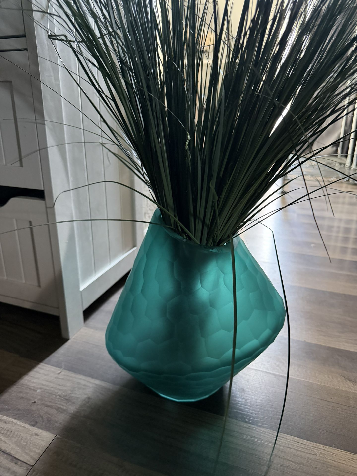Hand-ground decorative vase, carved glass vase, modern style