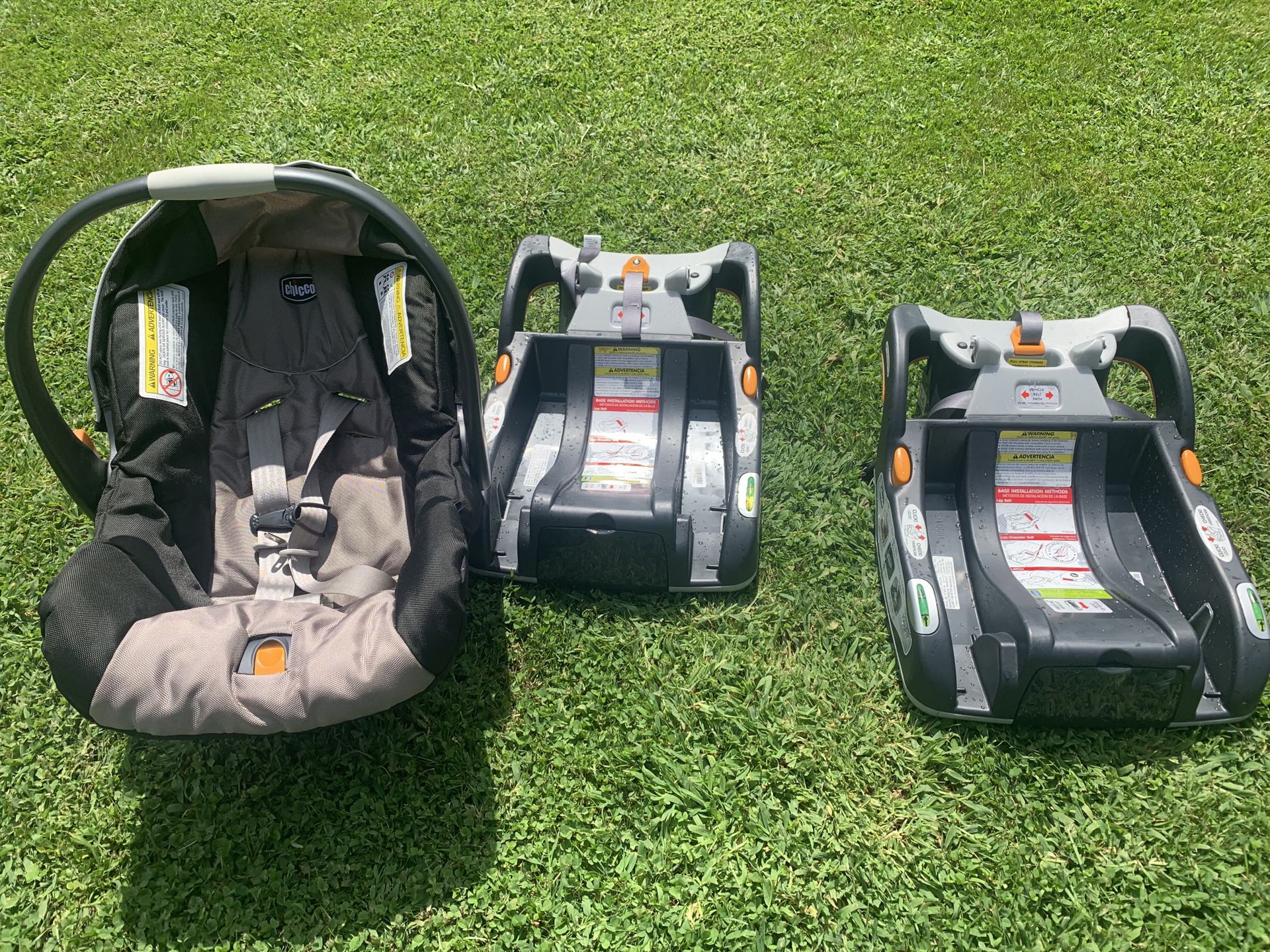 Chicco infant car seat with 2 bases