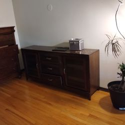 Dresser For Free pick Up Only 