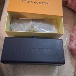 Louie Vuitton Black 