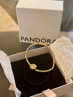 LIKE NEW Pandora Gold plated bracelet