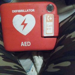 Defibrillator 