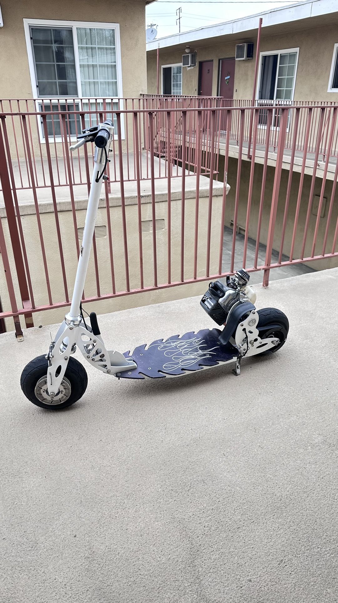 SCOOTER 🛵 BLADE Z ..lIKE NEW