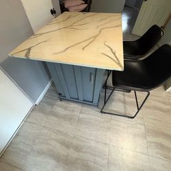 Rolling Island w/ storage & stools