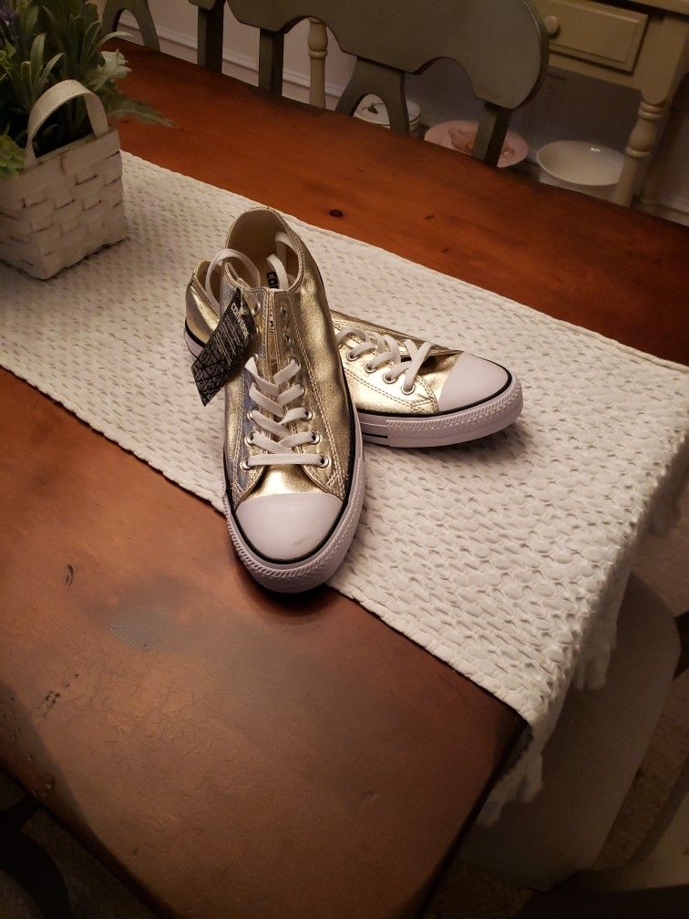 Converse Sneakers New