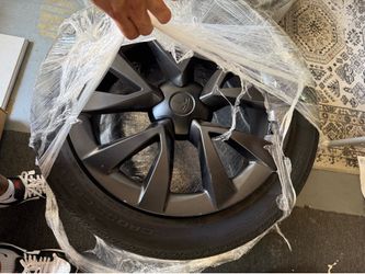 Tesla Model X wheels and tires 265/45/R20