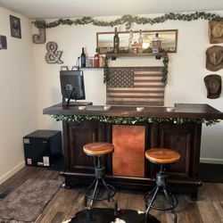 Bar & Stools