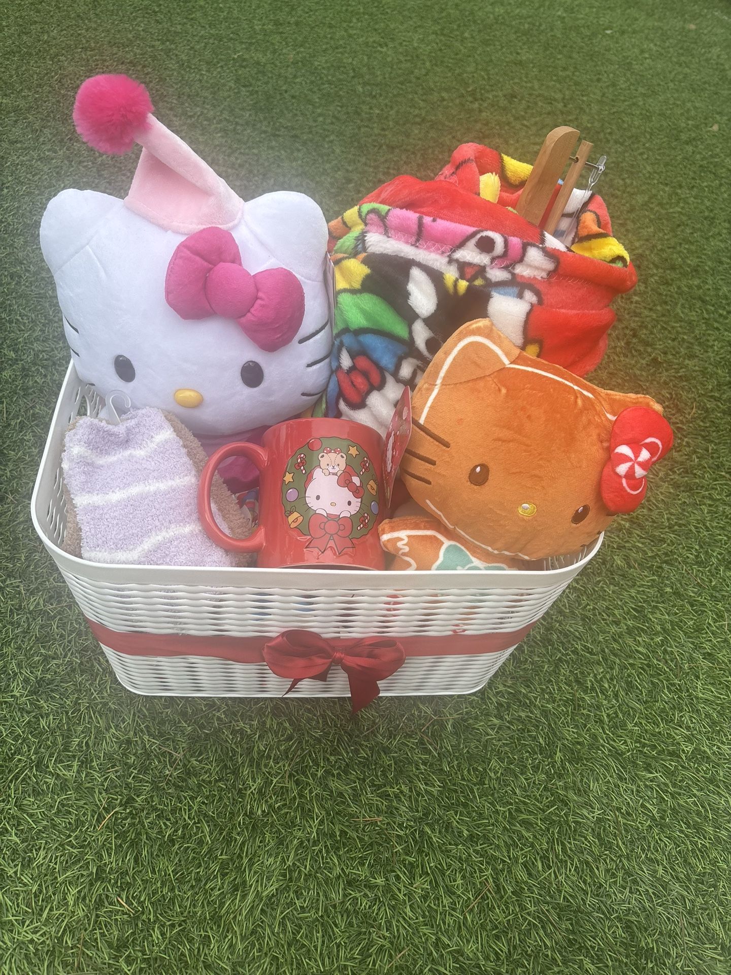 ππ
π½π§π»βπHello Kitty Basket π§Ί $85