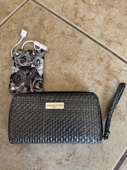 Adrienne Vittadini Charging Wallet