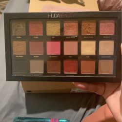Huda Beauty Rosegold Eyeshadow Palette