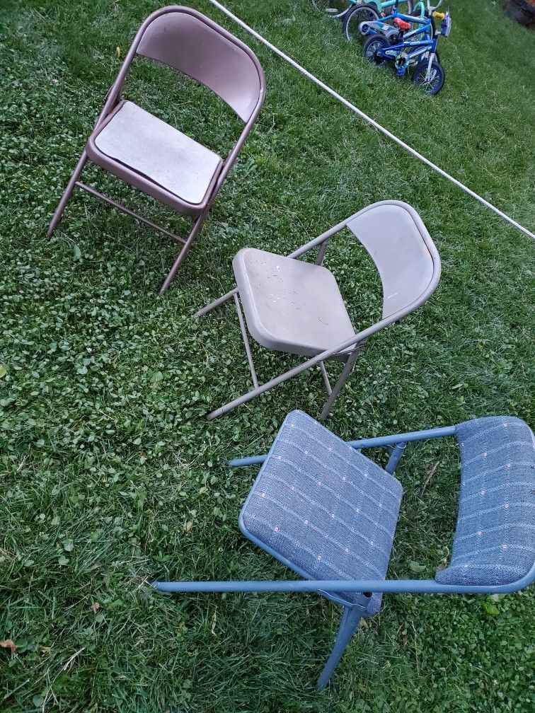 Foldable metal chairs