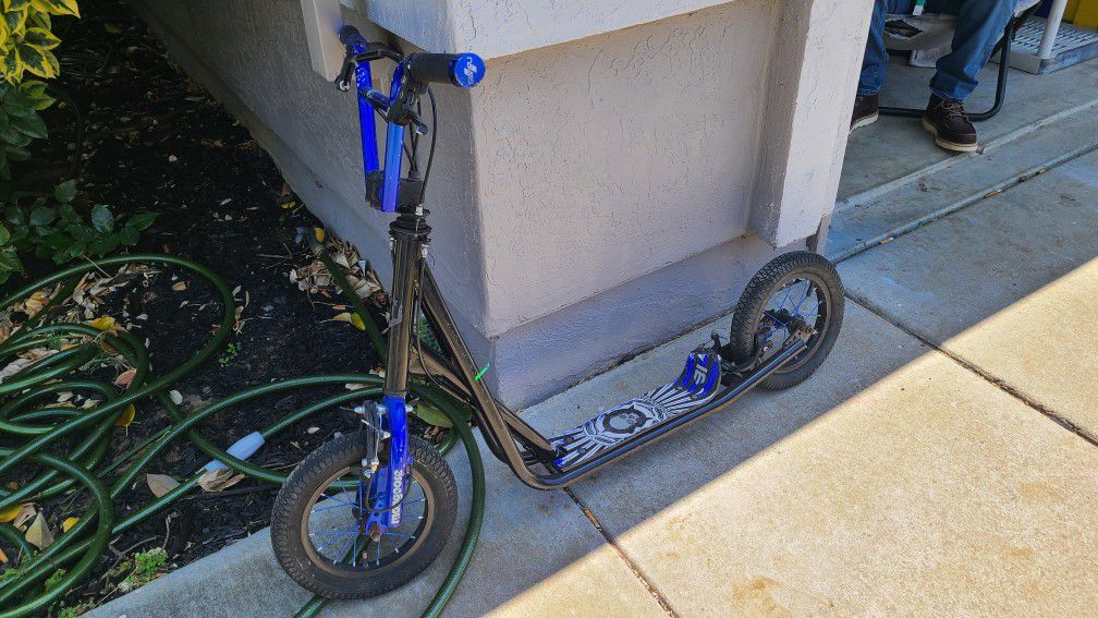 Mongoose Scooter