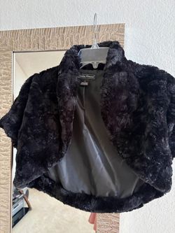 Jessica Howard Black Faux Fur Shrug