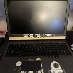 Alienware 17 R5 laptop