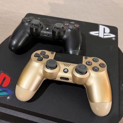 1TB PS4 w/ 2 Remotes + 4 GAMES
