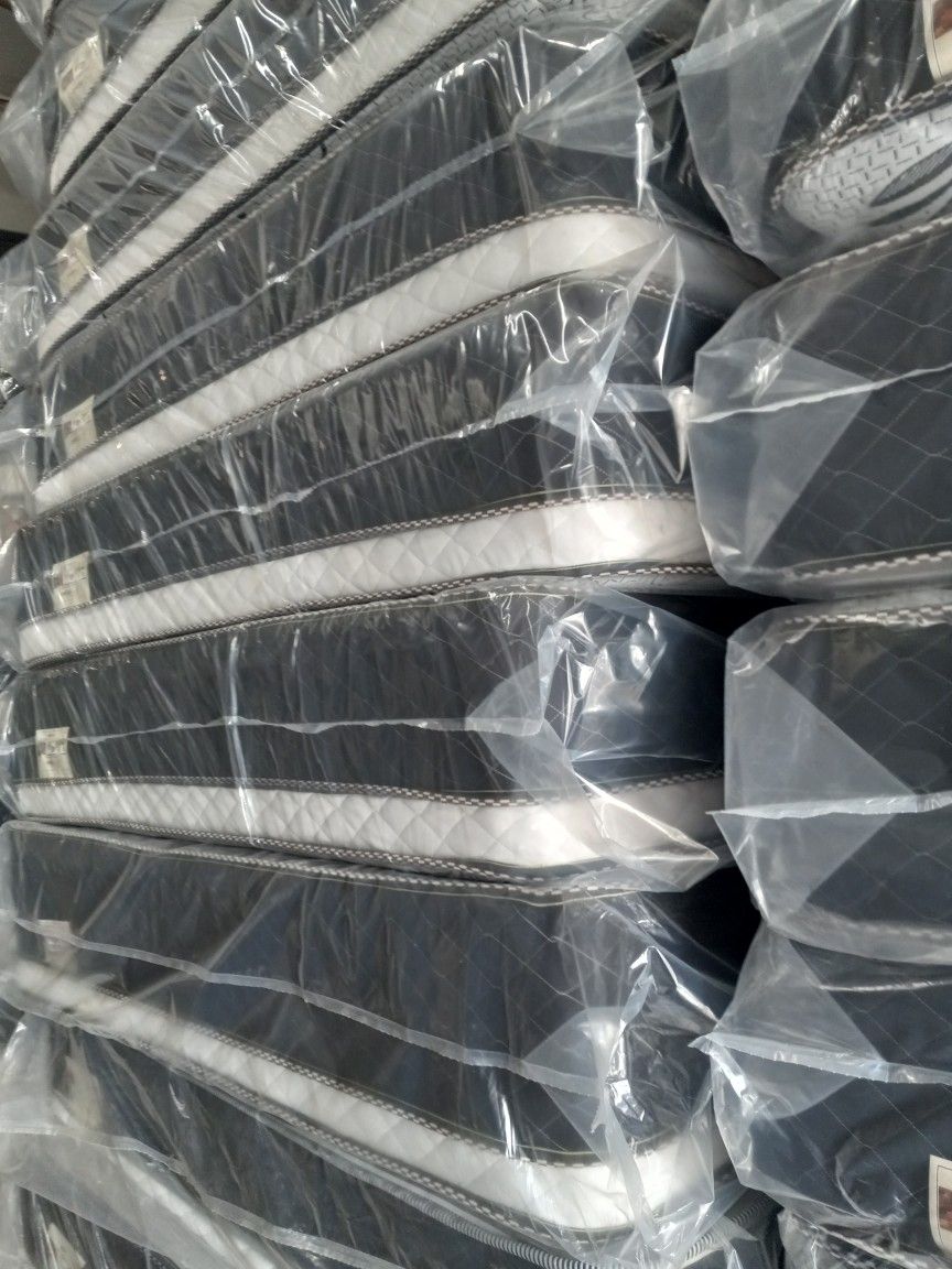 Mattress Pillow Top All sizes 🚛👍🔷️Queen $199🟧Full $179🟢Twin $130🟪Easter King $330🟡Cal King $320 🌟🌙🛏💤✔