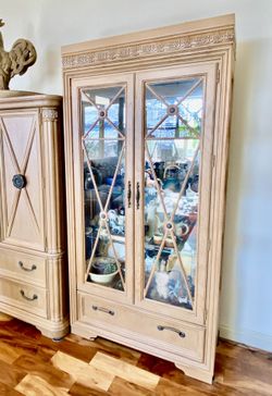 Stanley Furniture China Curio With Lighting