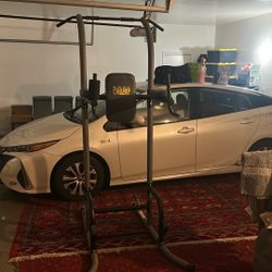 Freestanding Pull-up handles