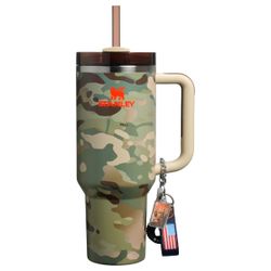 THE POST MALONE X STANLEY QUENCHER® H2.0 FLOWSTATE™ TUMBLER | 40 OZ In Hand