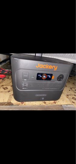 Jackery explorer 2000 plus solar generator w battery n solar panels