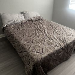 Queen Mattress / Frame / Pillows
