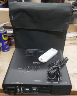 Epson HA72A - EX11000 LCD  Projector with Remote  AND CARRY BAG  USED TESTED O HOURS