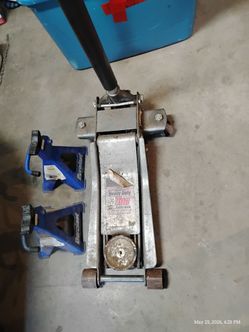 3 ton floor jack & 2 jack stands