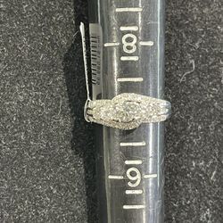 Ladies white gold diamond fashion ring