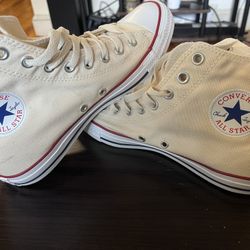 Converse . Unisex Men’s Size 8.5 . Women 10.5