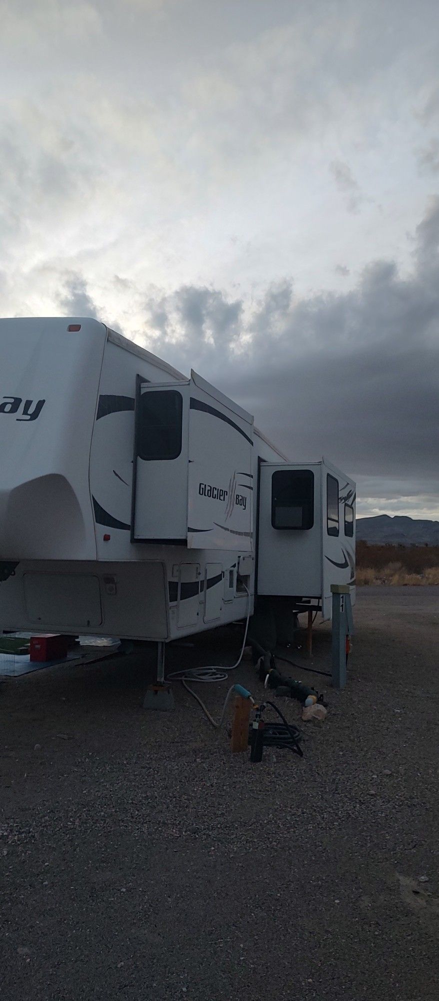 2008 Glacier bay 318es
