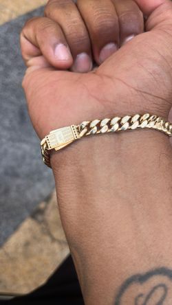 I buy gold hit me up