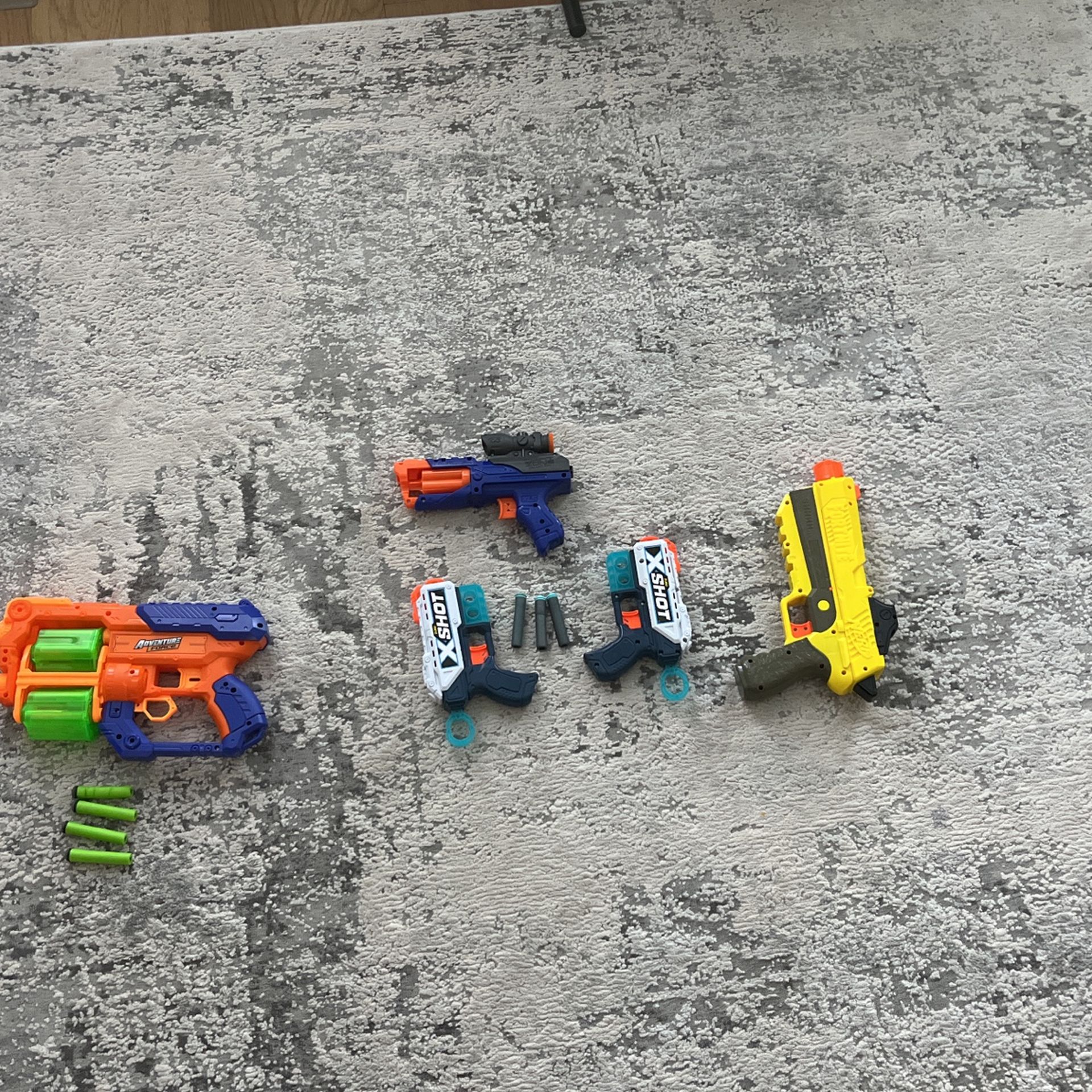 5 Nerf Guns With 7 Bullets