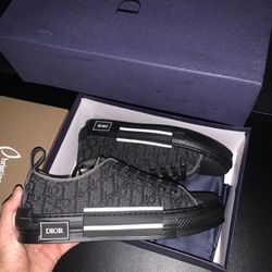 Dior B23